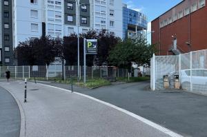 Parking situé à proximité du centre commercial Euralille - Rue de Javary - zenith de Lille - Lille Grand Palais